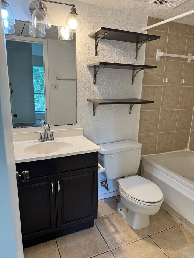 Building Photo - 10811 Richmond Ave.