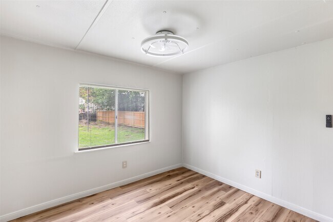 Building Photo - 204 1/2 Kerry Rd