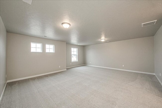 Building Photo - 2 Story Nampa Home!