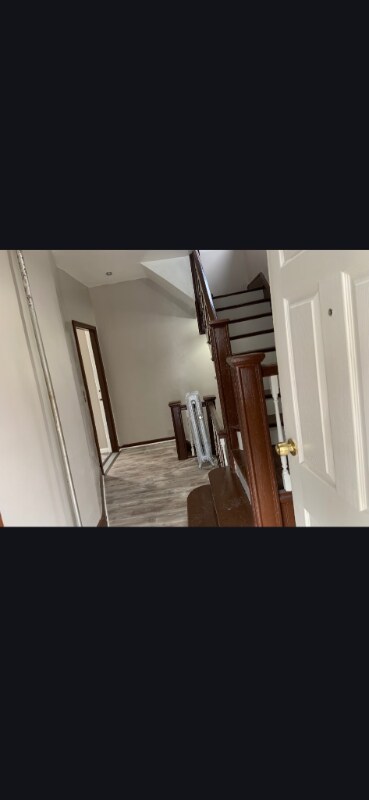 Building Photo - 52 Hilton St