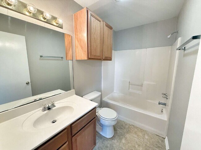 Building Photo - 3 Bedroom, 2 Bath Duplex with Yard Care Pr...