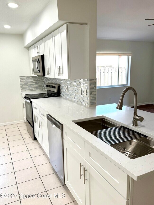 Building Photo - 4756 Silver Heron Dr