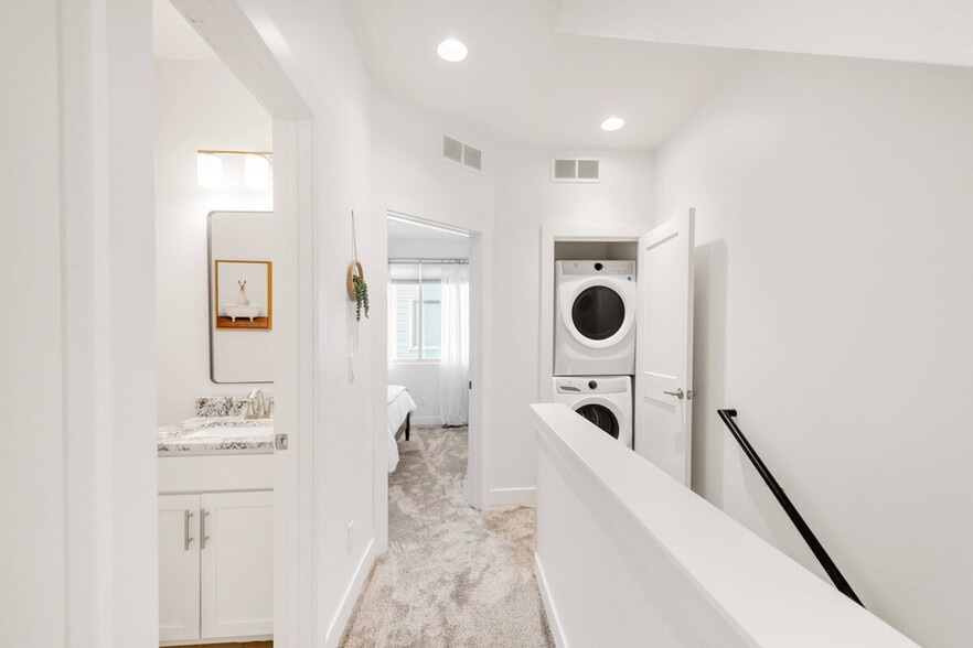 Building Photo - 1282 W 11th Ave