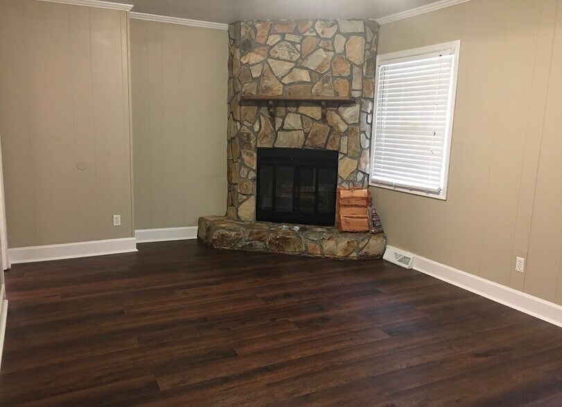 Den / Family Room - 1210 Fox Run Dr