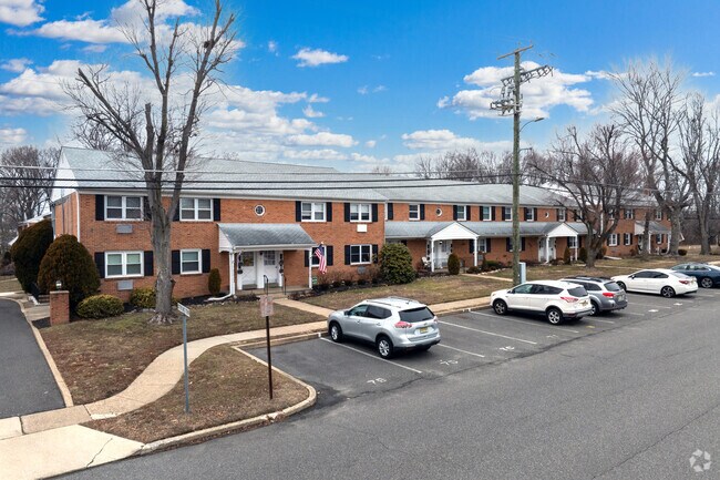 Building Photo - 11 Sunnybrook Rd