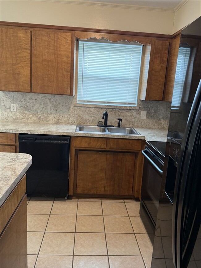 Building Photo - Recently updated in 2026 - Lovely 3 bedroom 2 bath home for lease in south Bossier City LA 71112