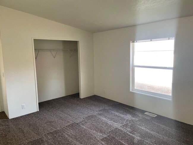 Building Photo - *Summer Special* $400 Off First Month's Rent. Country Living in Junction City