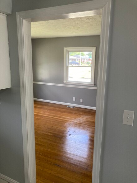 Building Photo - 2204 Winterberry Dr