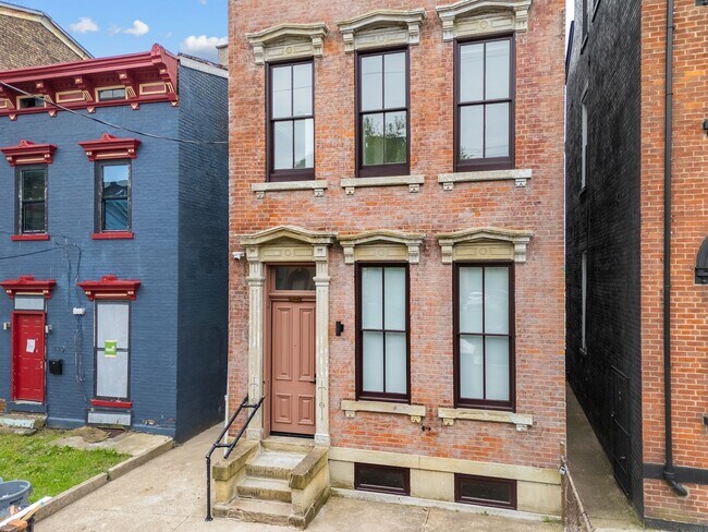 Building Photo - 1121 Dayton St