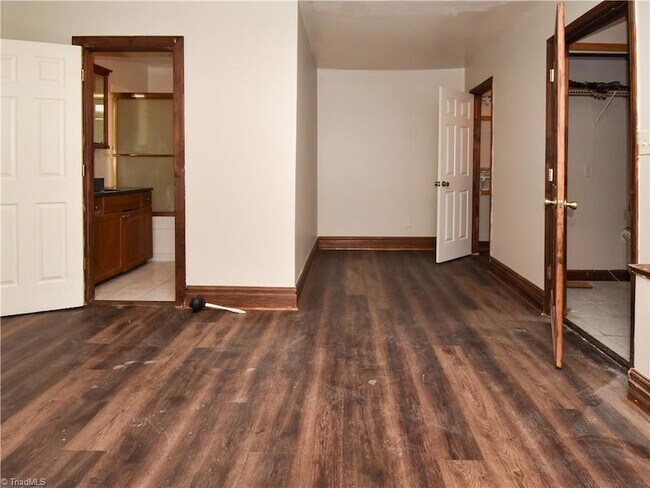 Building Photo - 3872 Leo St