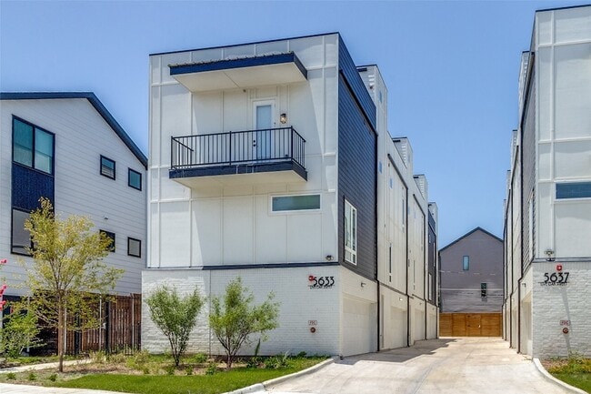 Building Photo - 5637 Live Oak St