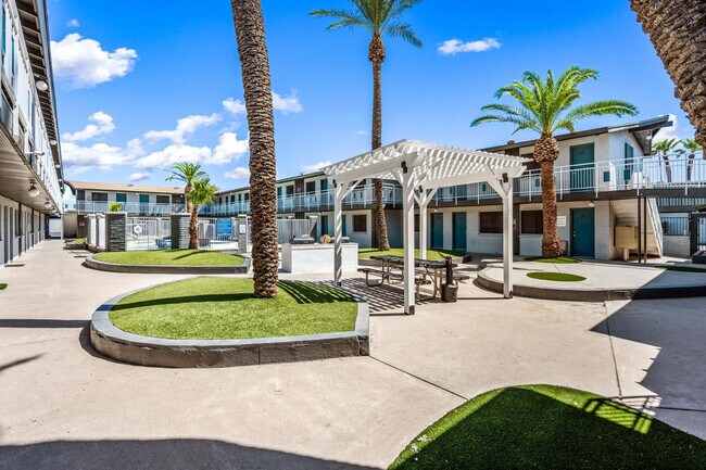 Building Photo - 3025 N 32nd St