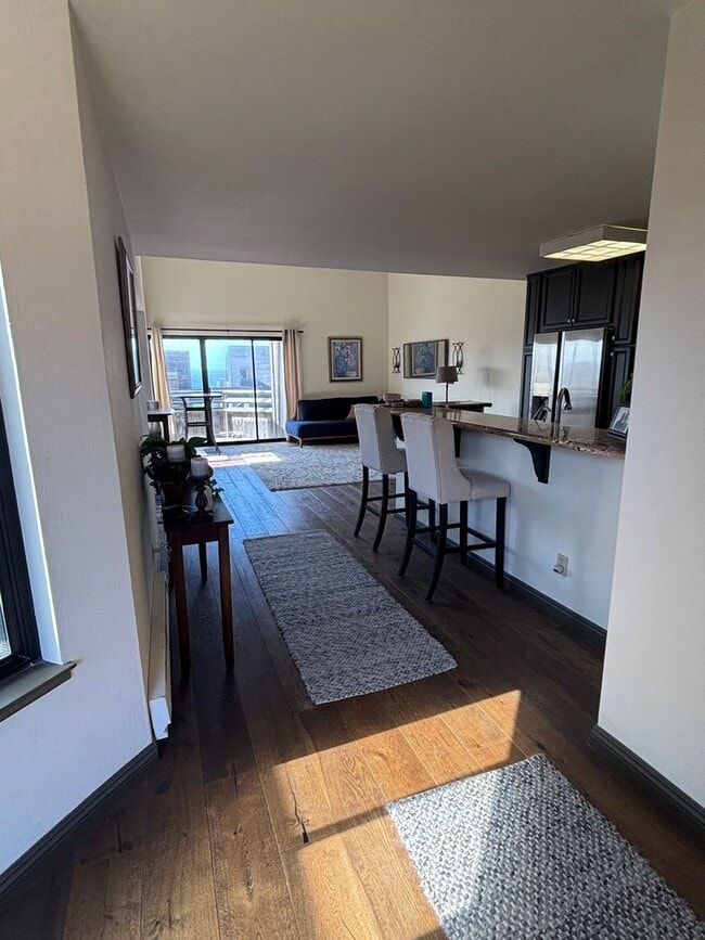 Building Photo - Ocean View Condo in Monterey 1 Bedroom/1 Bath