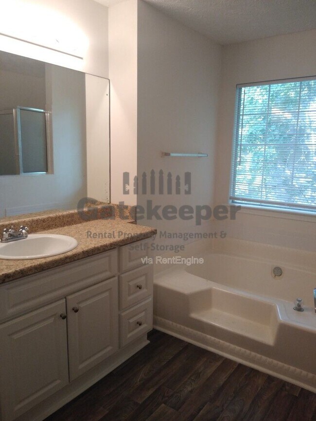 Building Photo - 688 River Mist Dr