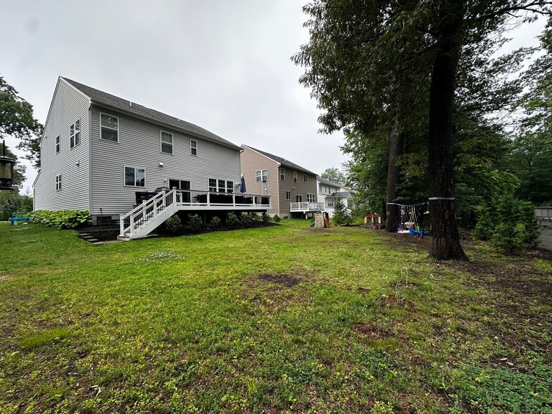 Building Photo - 904 St Martins Loop