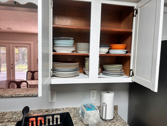 Building Photo - 4294 Tanglewilde Dr S