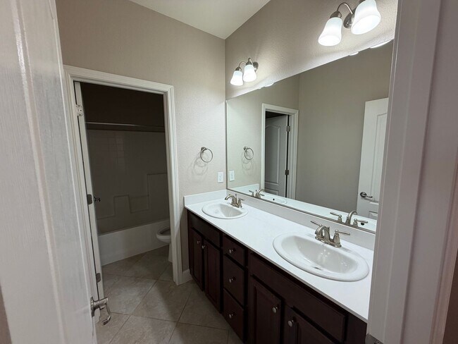 Building Photo - 1450 Samantha Crest Trail