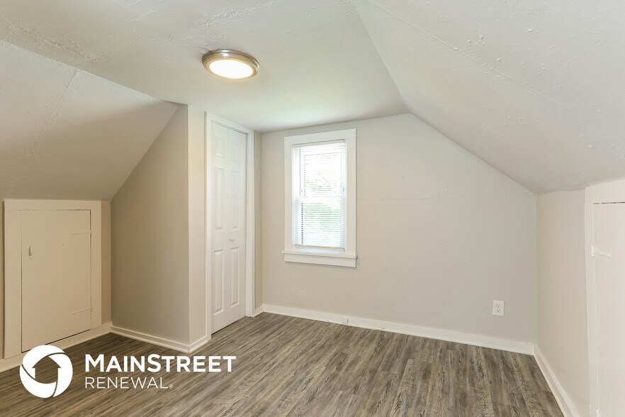 Building Photo - 5618 Davis Dr