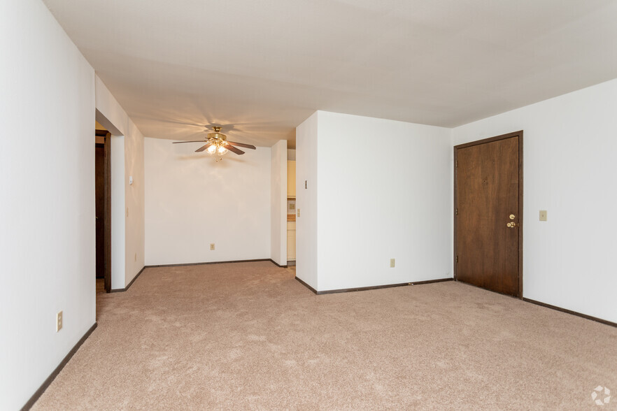 1BR, 1BA - Village Green East