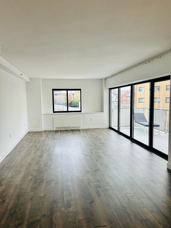 Building Photo - 300 Lynn Shore Dr