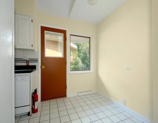 Building Photo - 220 Elmwood Dr