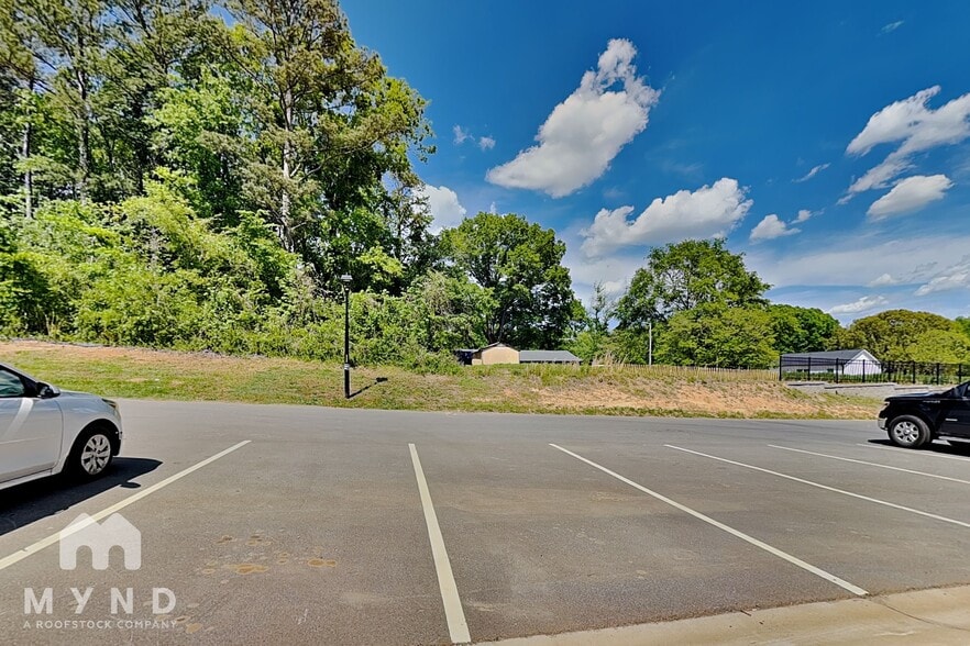 Building Photo - 1290 Principal Featherstone Ave