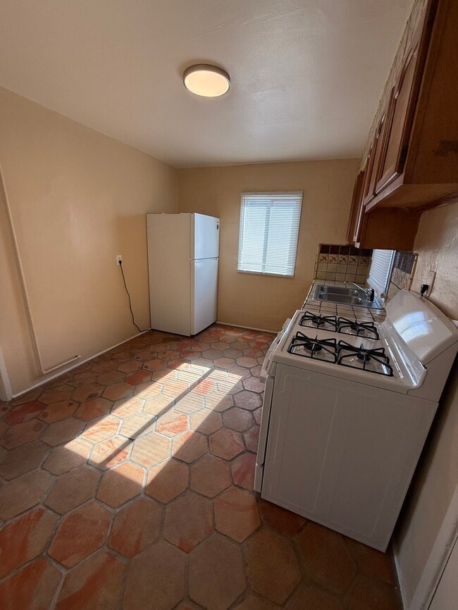 Building Photo - Townhome For Rent