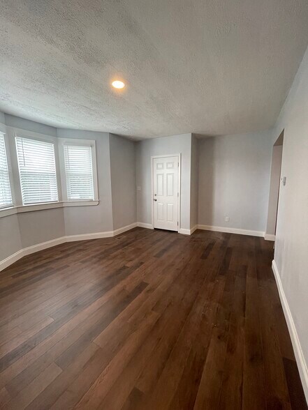 Building Photo - 3706 Dolfield Ave
