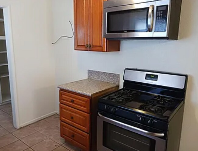 Building Photo - Charming 2-Bedroom Home in Desert Hot Springs - Just $1,800/month!