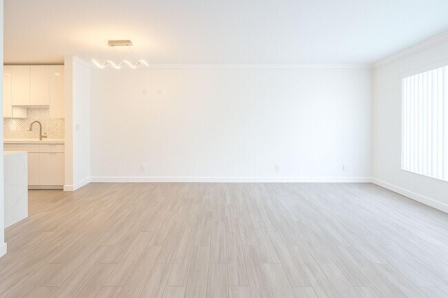 Building Photo - 2260 NE 67th St