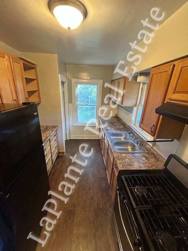 Building Photo - Charming 3-Bedroom Bungalow in Five Points...