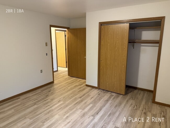 Building Photo - 1733 Hemlock Dr