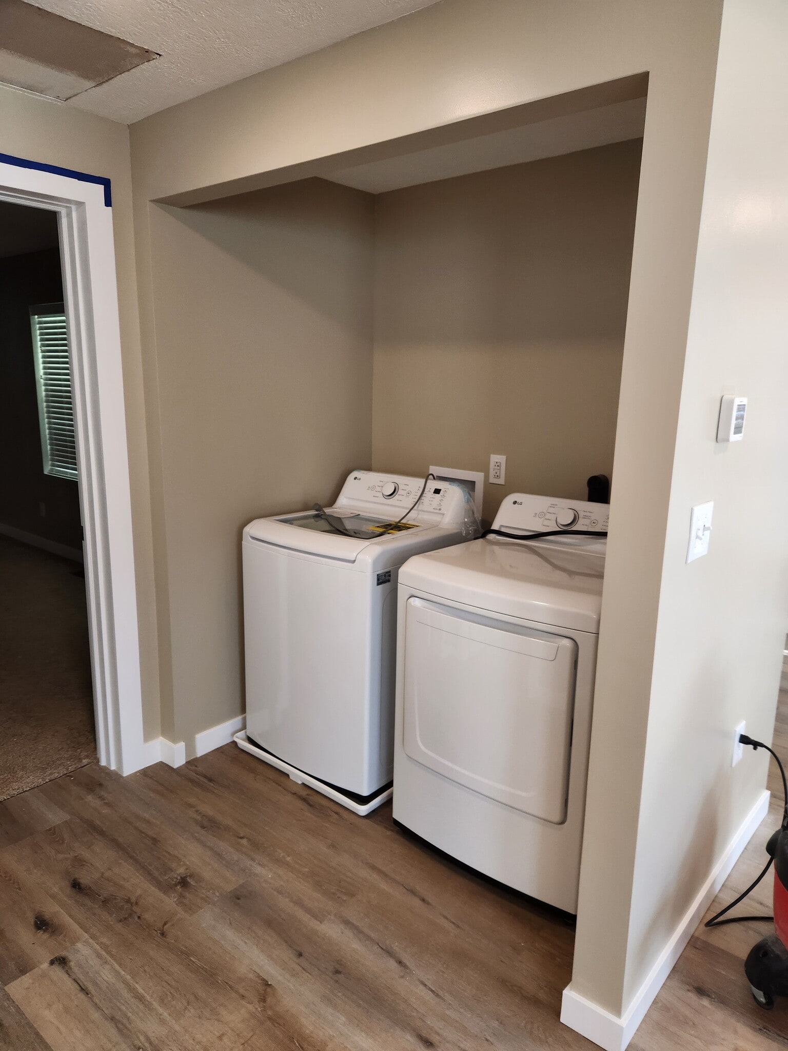 Laundry - 375 W Cruikshank Rd