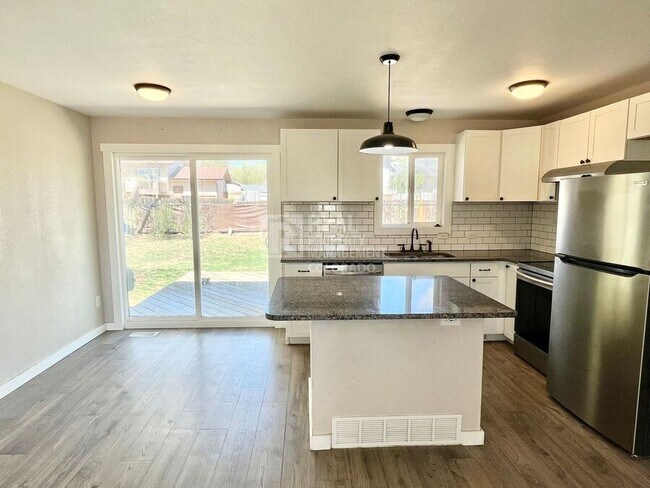 Building Photo - 7402 Treasure Trail Cir