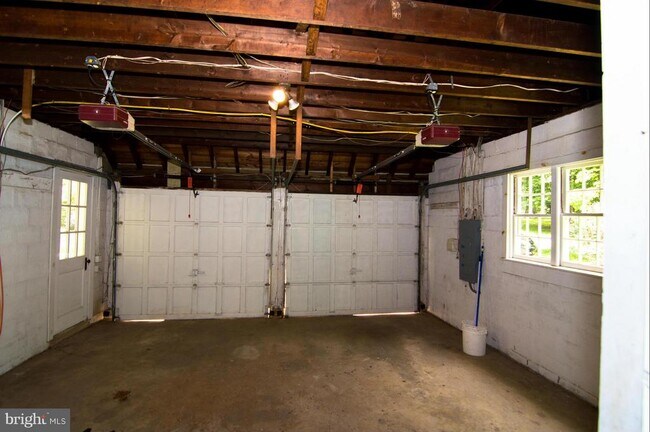 Building Photo - 6638 Holland St