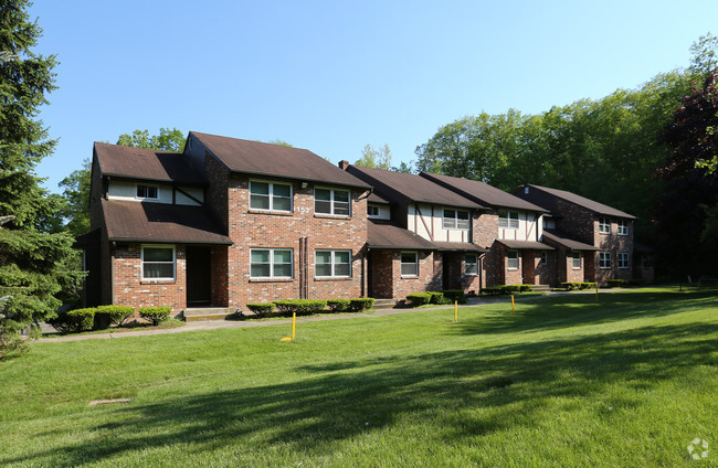 Building Photo - Summitwood Village