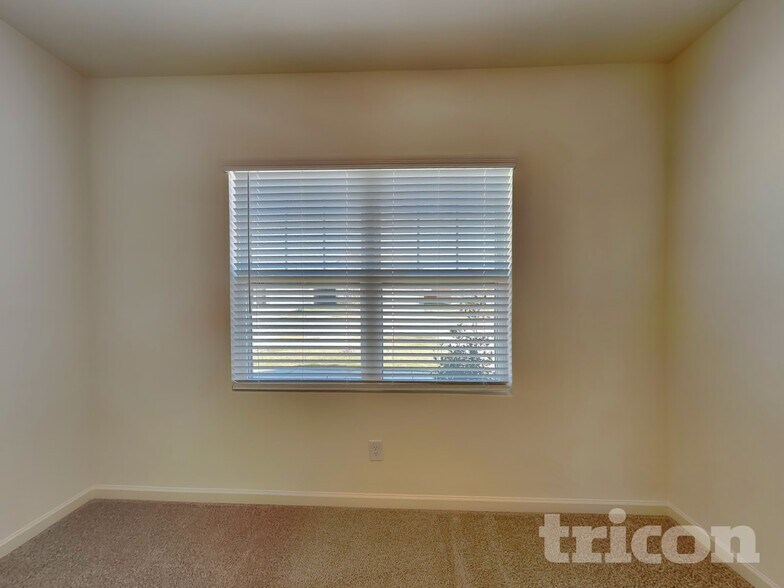 Building Photo - 12713 Big Rnch Rd