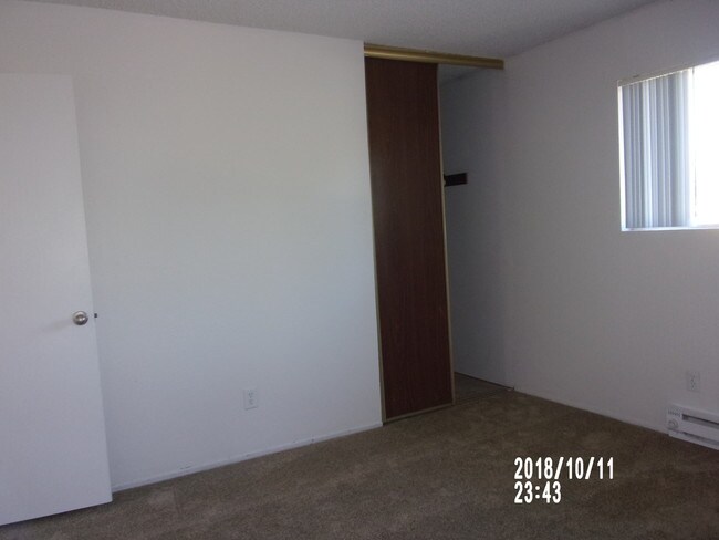 Building Photo - 3500 SE Oak Grove Blvd