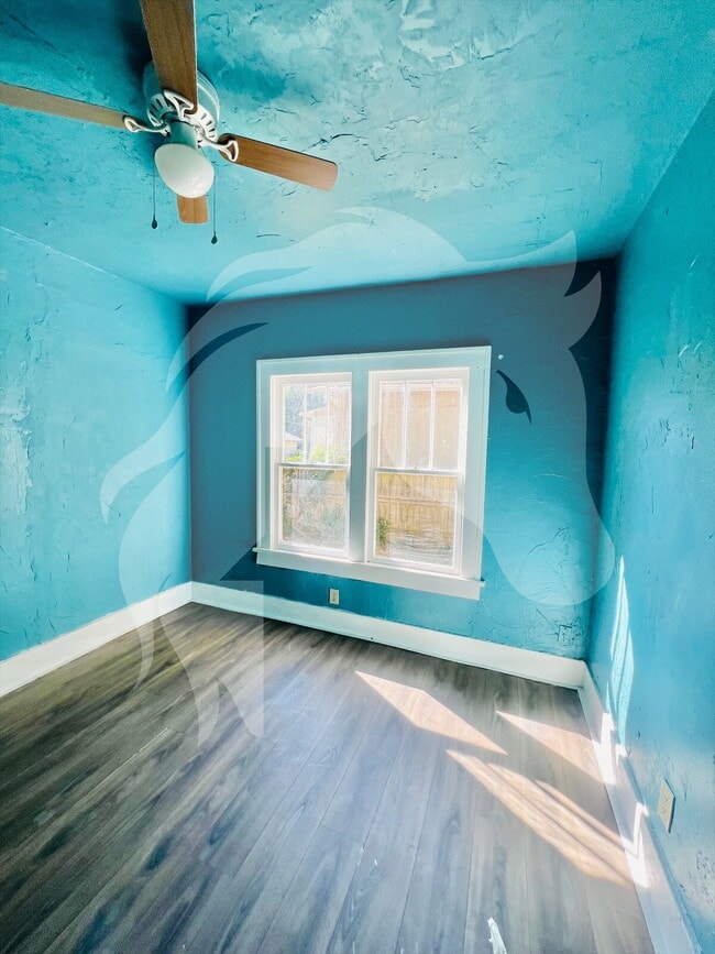 Building Photo - 211 S 7th St