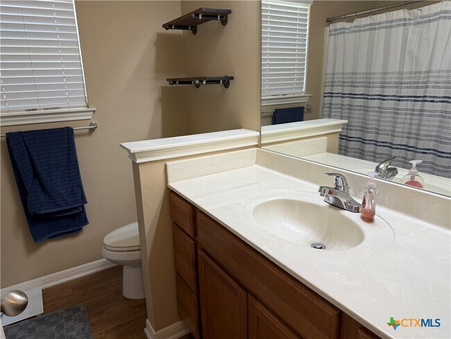 Building Photo - 1126 Neuberry Cliffe