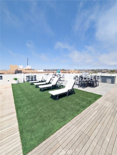 Building Photo - 402 W Grand Ave