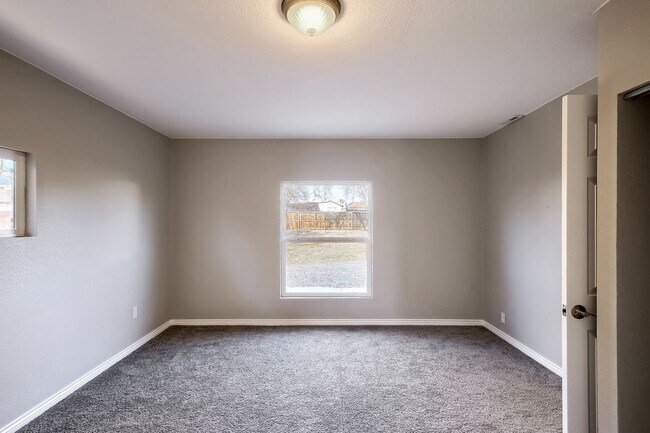 Building Photo - 2 Bedroom 1 Bath in Denver