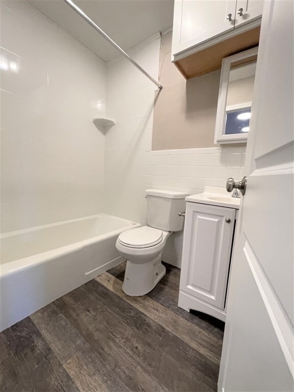 Building Photo - 625 Main St