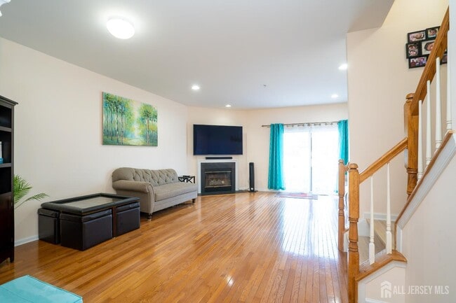 Building Photo - 908 Blossom Cir
