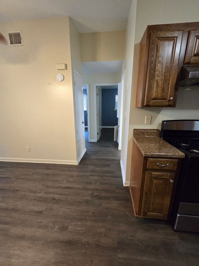 Building Photo - 3 bedroom 1.5 bathroom--Shady Grove Neighb...