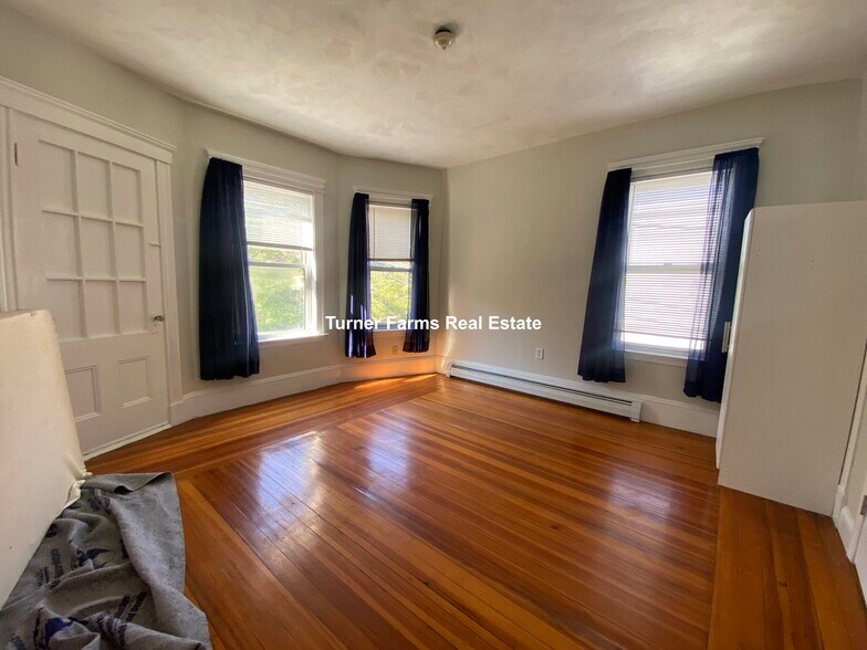 Building Photo - 49 Conwell Ave