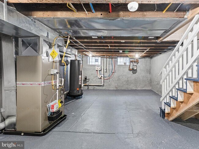 Building Photo - 2075 Bellmore St