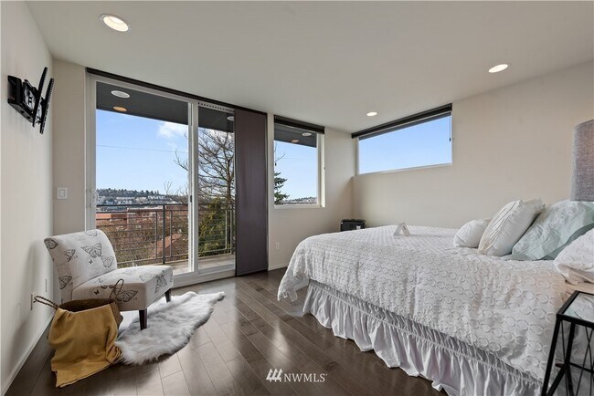 Building Photo - 2321 Boylston Ave E