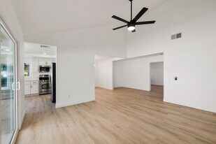 Building Photo - 74930 San Simeon Dr