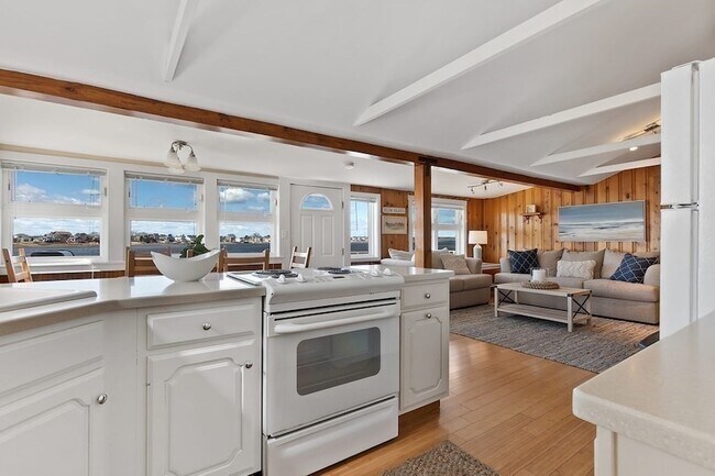 Building Photo - 4 28th St